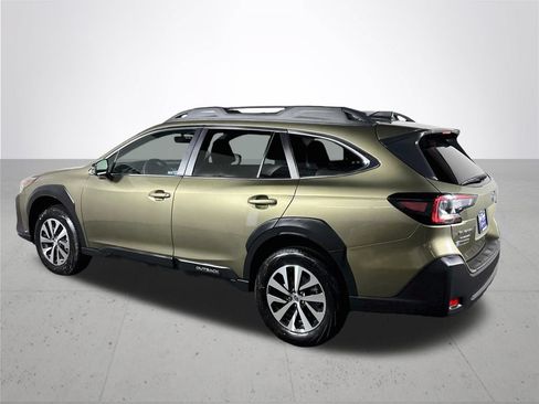 Certified 2025 Subaru Outback Premium w/ Popular Package #1A AWD/4WD image 9