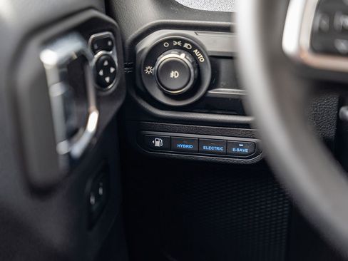 Used 2025 Jeep Wrangler Unlimited Sahara w/ Safety Group image 32