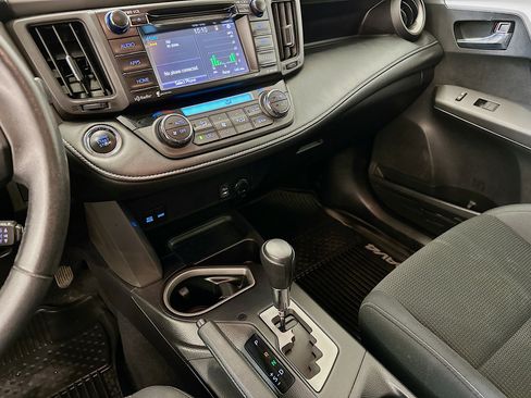 Used 2018 Toyota RAV4 XLE AWD/4WD image 25