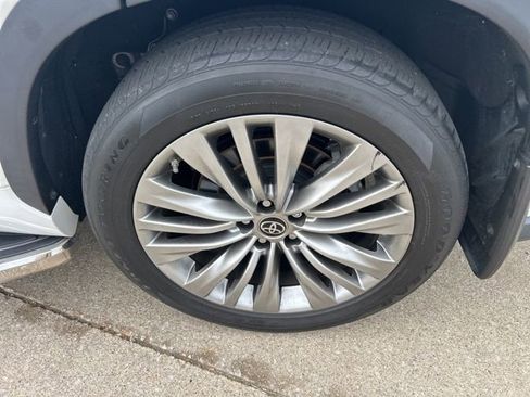 Used 2022 Toyota Highlander Platinum AWD/4WD image 18