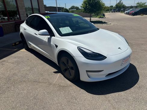 Used 2021 Tesla Model 3 Standard Range Plus RWD image 3