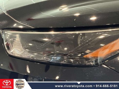 Used 2023 Toyota Highlander XLE AWD/4WD image 9