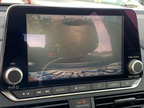 Used 2025 Nissan Altima 2.5 SV image 24