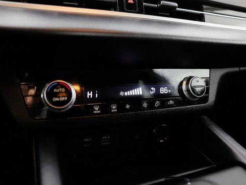 Used 2024 Mitsubishi Outlander SE image 27