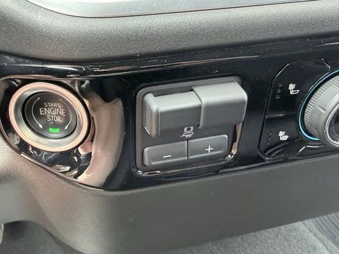 Certified 2025 Chevrolet Silverado 2500 LT w/ Convenience Package image 37