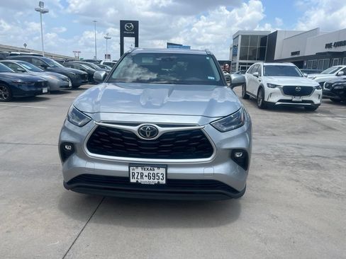 Used 2021 Toyota Highlander XLE FWD image 8