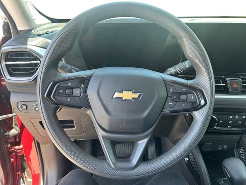 Used 2025 Chevrolet TrailBlazer LT AWD/4WD image 17