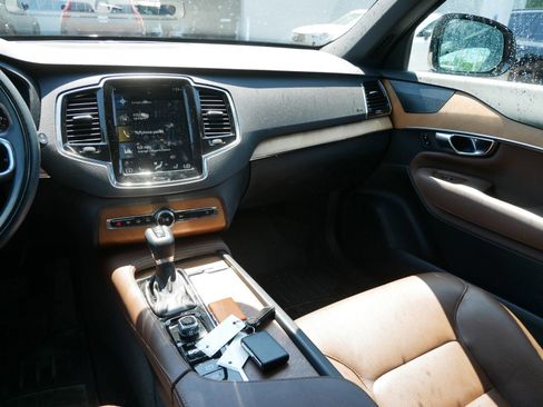 Used 2021 Volvo XC90 T6 Momentum w/ Advanced Package AWD/4WD image 13