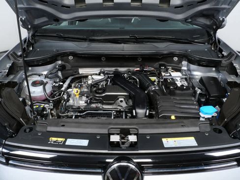 Certified 2025 Volkswagen Taos SE w/ Black Wheel Package FWD image 30