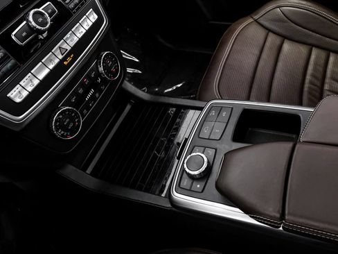 Used 2016 Mercedes-Benz GL 63 AMG 4MATIC image 30