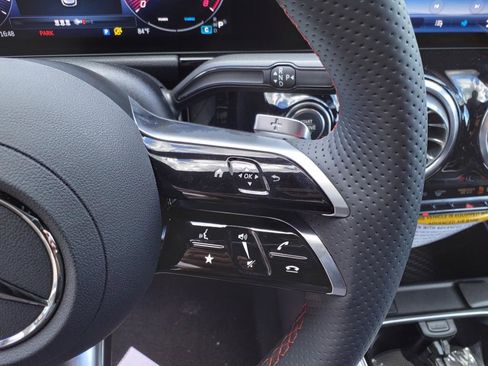 Used 2025 Mercedes-Benz GLA 250 4MATIC image 16