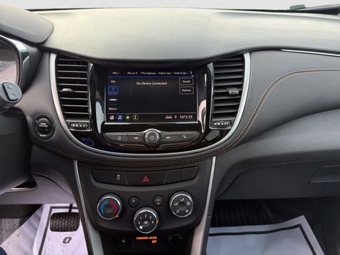 Used 2022 Chevrolet Trax LT w/ Driver Confidence Package image 15