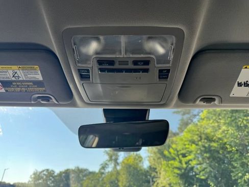 Used 2018 Toyota Highlander XLE AWD/4WD image 22