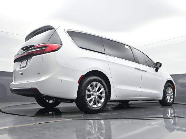 New 2025 Chrysler Pacifica Select w/ Uconnect Theater Family Group AWD/4WD image 51