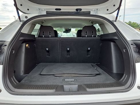 Used 2025 Chevrolet Trax LS FWD image 28