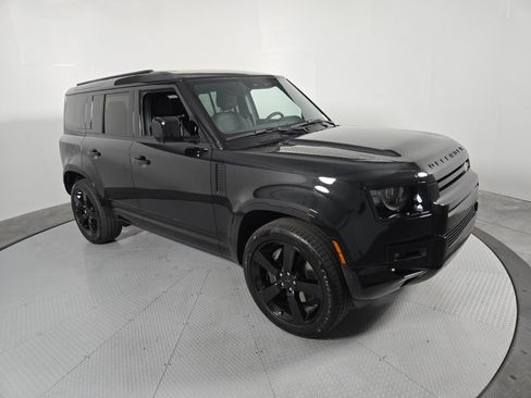 New 2026 Land Rover Defender 110 X-Dynamic SE AWD/4WD image 16