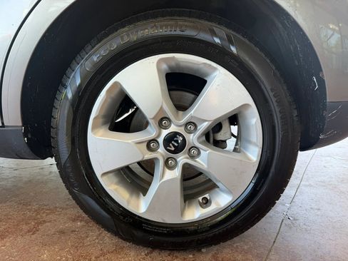 Used 2019 Kia Soul FWD image 25