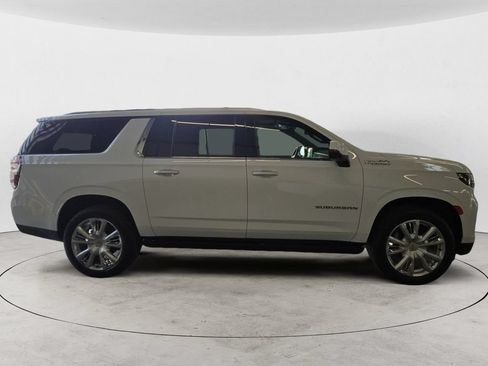 Used 2023 Chevrolet Suburban High Country AWD/4WD image 4