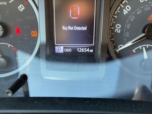 Used 2021 Toyota Tacoma TRD Off-Road image 16