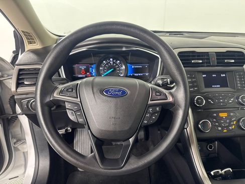 Used 2018 Ford Fusion S image 15
