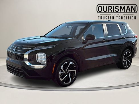 Used 2022 Mitsubishi Outlander ES image 2