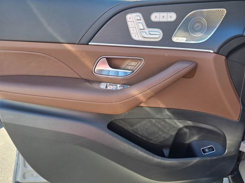 Used 2024 Mercedes-Benz GLS 580 4MATIC image 8