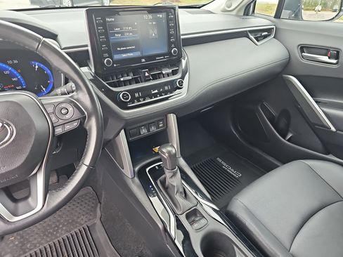 Used 2022 Toyota Corolla Cross XLE image 23