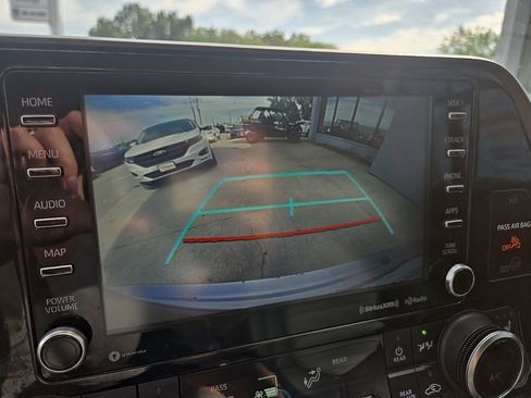 Used 2022 Toyota Highlander XLE image 4