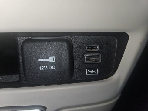Used 2022 Chrysler Pacifica Touring-L FWD image 39