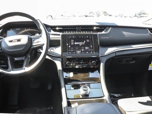 New 2025 Jeep Grand Cherokee Altitude image 16