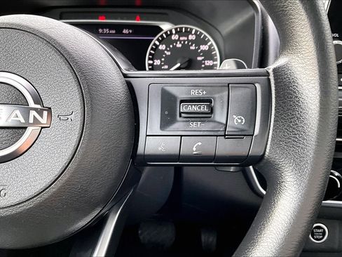 Used 2023 Nissan Rogue S image 11