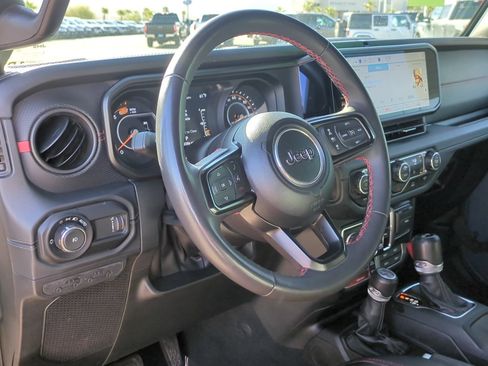 Used 2024 Jeep Wrangler Unlimited Rubicon w/ Convenience Group image 13