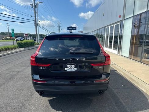 Used 2021 Volvo XC60 T5 Momentum w/ Climate Package AWD/4WD image 4