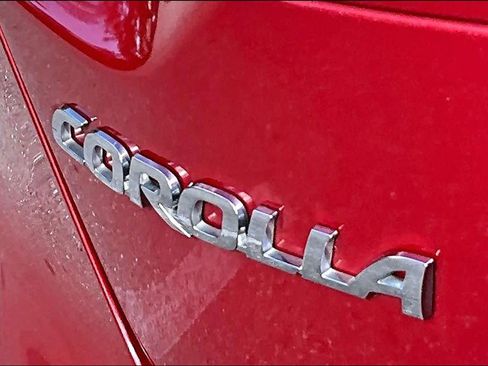 Used 2021 Toyota Corolla LE image 10