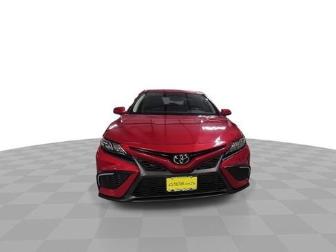 Used 2022 Toyota Camry SE w/ Convenience Package FWD image 3