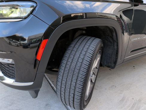 Used 2022 Jeep Grand Cherokee L Limited image 12