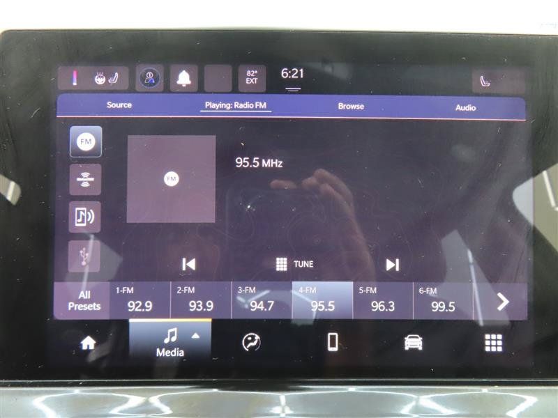 Used 2023 Jeep Compass Latitude AWD/4WD image 24