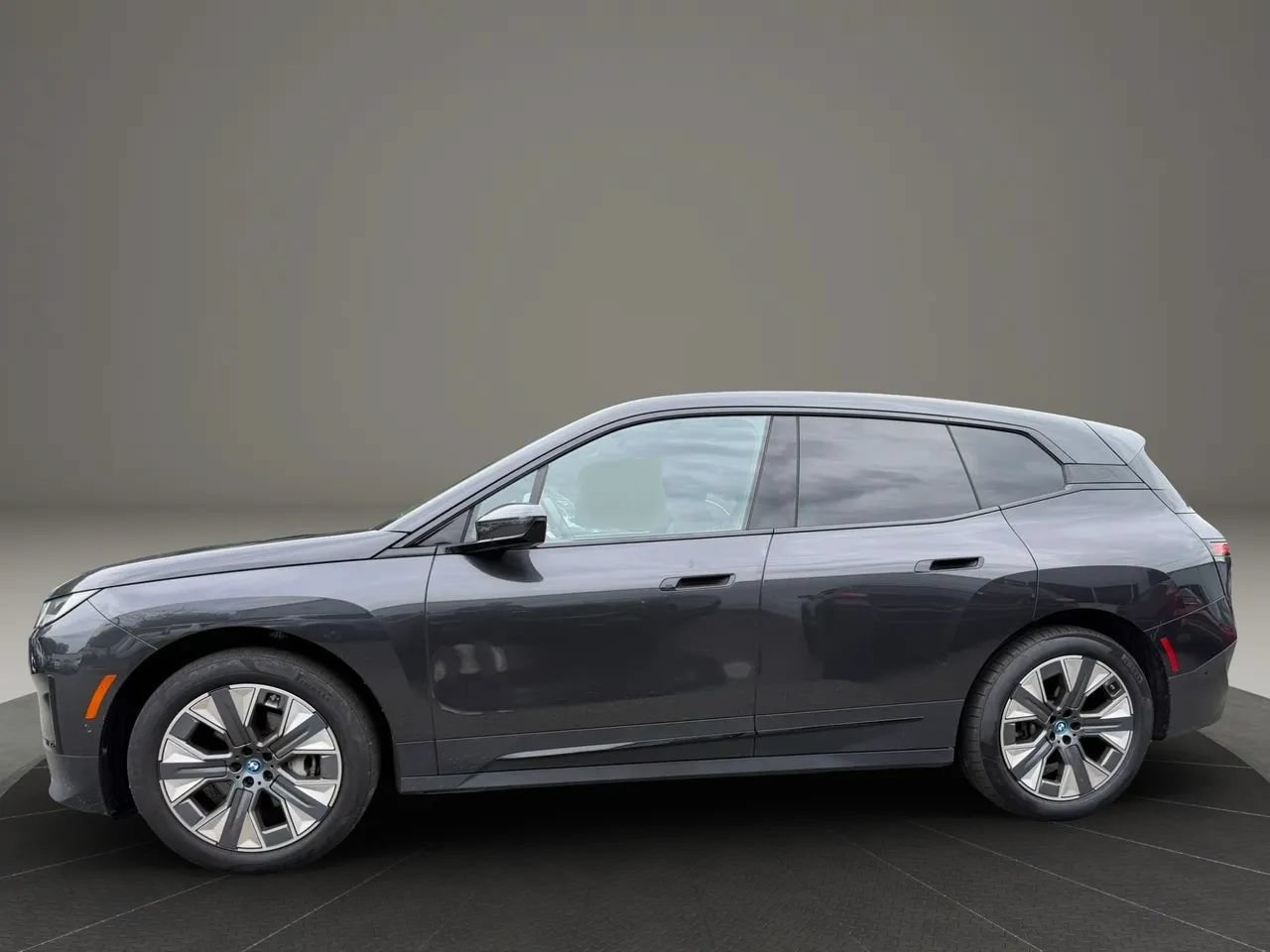 Used 2024 BMW iX xDrive50 AWD/4WD image 8