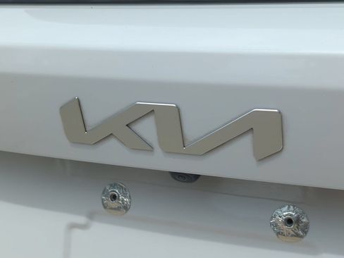 Used 2023 Kia Sorento EX w/ Panoramic Sunroof Package FWD image 6