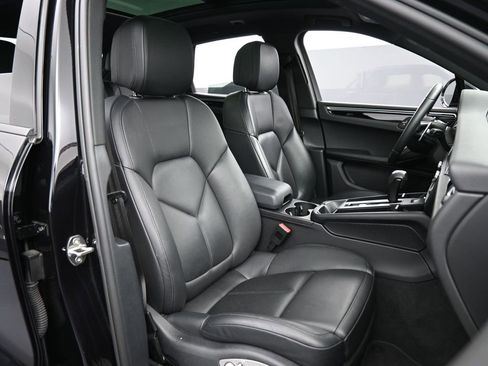 Certified 2022 Porsche Macan S image 30