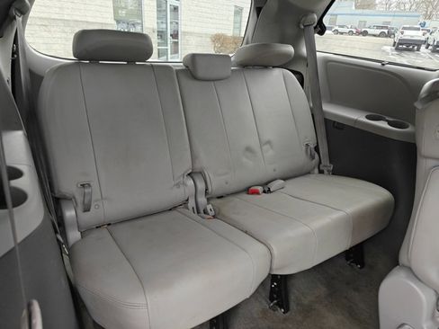 Used 2017 Toyota Sienna XLE image 22