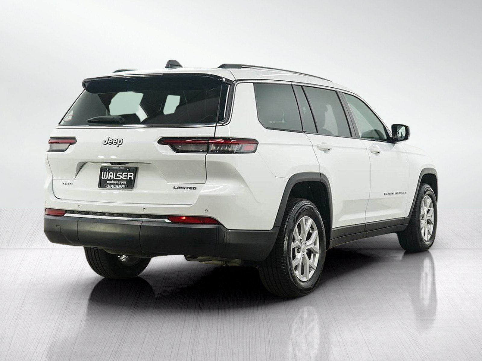 Used 2023 Jeep Grand Cherokee L Limited AWD/4WD image 6