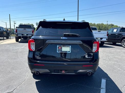Used 2021 Ford Explorer XLT w/ Equipment Group 202A AWD/4WD image 7