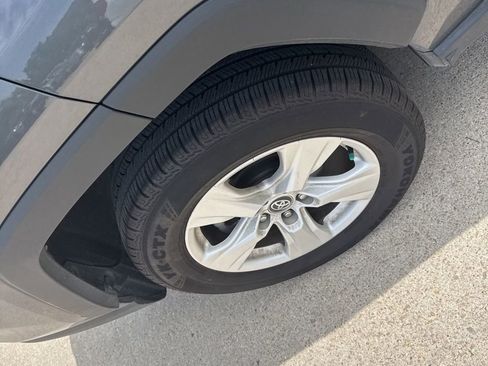 Used 2020 Toyota RAV4 XLE w/ Convenience Package FWD image 10