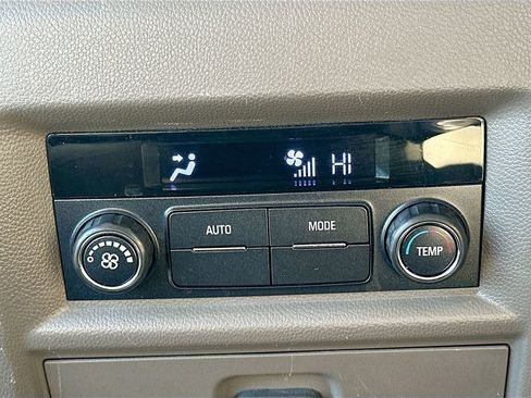 Used 2020 Chevrolet Traverse LT w/ Driver Confidence II Package AWD/4WD image 17
