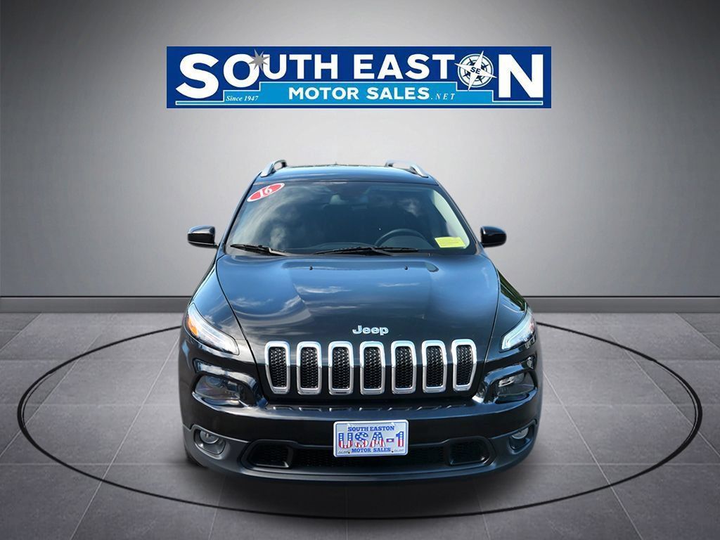 Used 2016 Jeep Cherokee Latitude FWD image 3