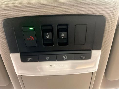 Used 2022 Nissan Rogue Platinum w/ Head-Up Display Package image 27