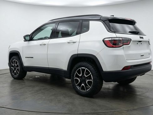 Used 2025 Jeep Compass Trailhawk AWD/4WD image 6