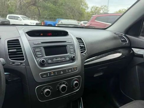 Used 2015 Kia Sorento LX FWD image 12