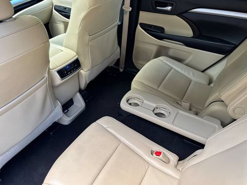 Certified 2016 Toyota Highlander XLE w/ Protection Package #3 AWD/4WD image 11